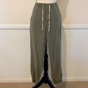 Lolë Green Drawstring Jogger Pants